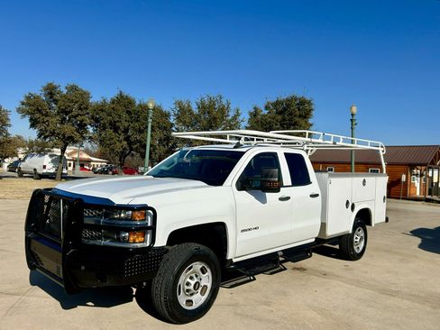 Used 2019 Chevrolet Silverado 2500 W/T w/ WT Convenience Package image 2
