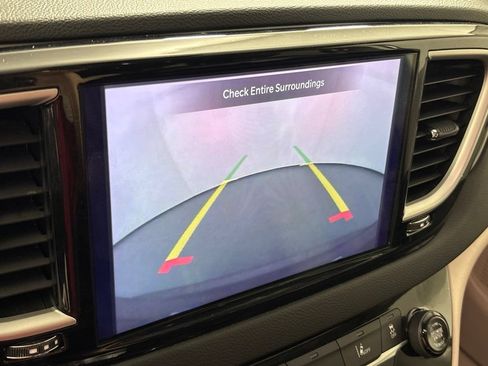 Used 2023 Chrysler Pacifica Touring-L FWD image 45