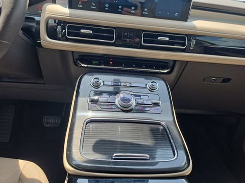 Used 2023 Lincoln Nautilus AWD w/ Premium Package image 13