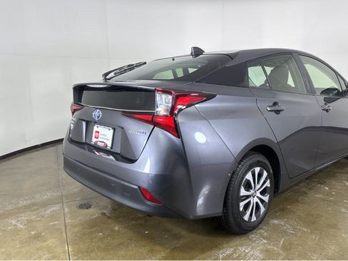 Used 2021 Toyota Prius LE image 23