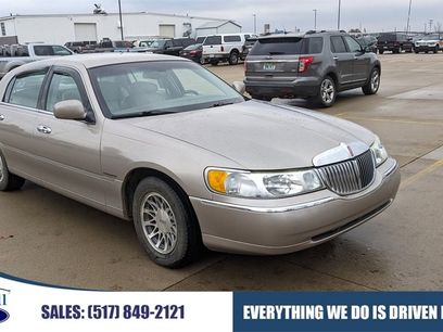 Used 2002 Lincoln Town Car Signature