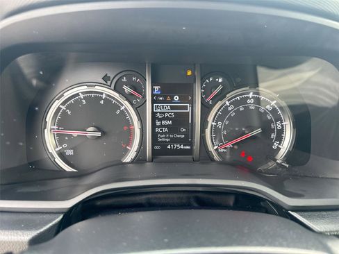 Used 2022 Toyota 4Runner TRD Off-Road Premium AWD/4WD image 10