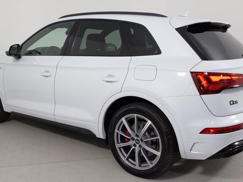 Used 2024 Audi Q5 e Premium Plus w/ Premium Plus Package image 32