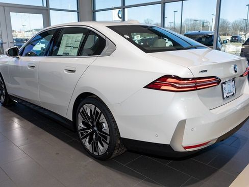 New 2025 BMW 530i xDrive 530i xDrive image 4