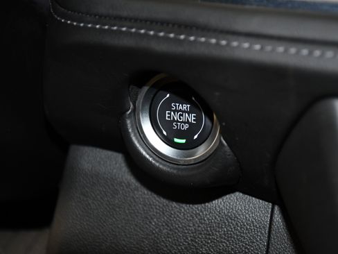 Used 2025 Chevrolet Suburban Z71 image 26