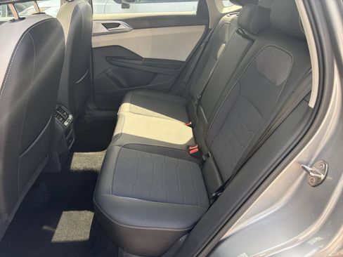 Used 2025 Volkswagen Taos SE FWD image 32