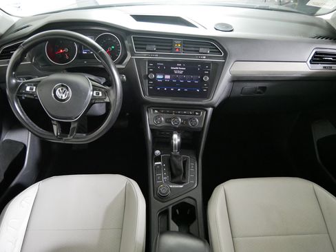 Used 2018 Volkswagen Tiguan SE image 10