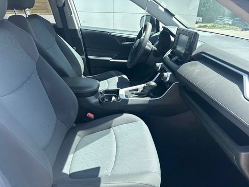 Used 2020 Toyota RAV4 XLE w/ Convenience Package FWD image 30