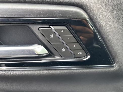 Used 2025 GMC Yukon XL Denali AWD/4WD image 18