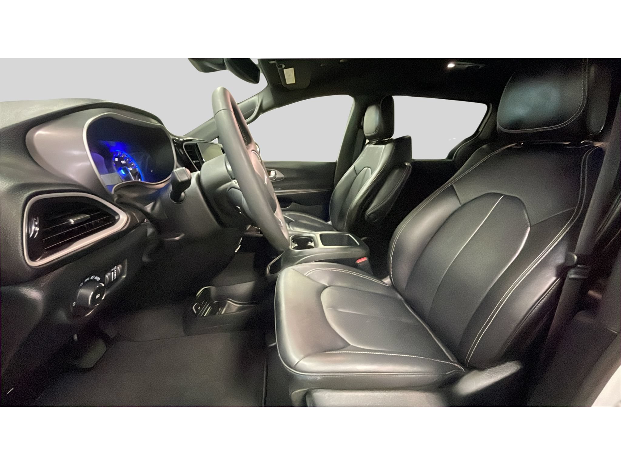 Used 2026 Chrysler Pacifica Select FWD image 12