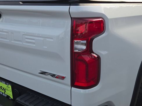Used 2023 Chevrolet Silverado 1500 ZR2 w/ Technology Package AWD/4WD image 14