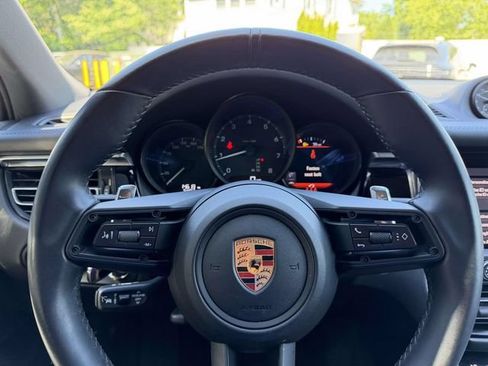 Certified 2024 Porsche Macan AWD/4WD image 30
