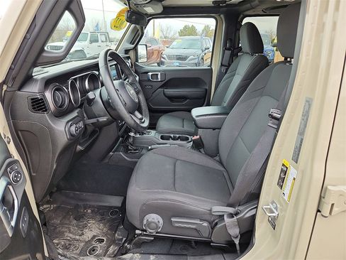 Used 2022 Jeep Gladiator Sport image 15