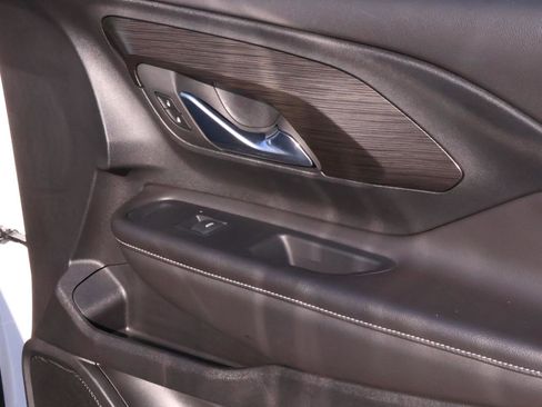 Used 2023 GMC Terrain SLE w/ Driver Convenience Package image 16