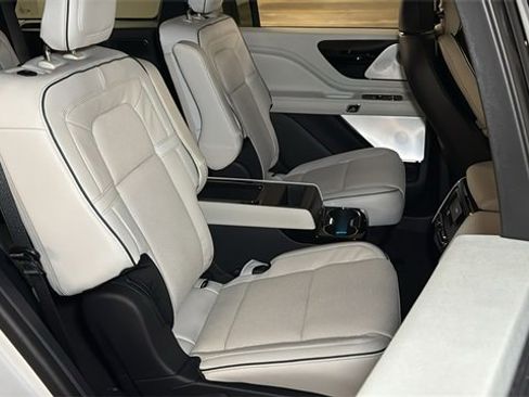 New 2026 Lincoln Aviator Black Label w/ Black Label Special Edition image 11