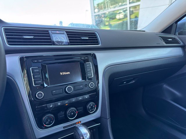 Used 2013 Volkswagen Passat TDI SE FWD image 12
