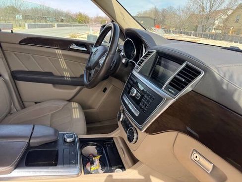 Used 2016 Mercedes-Benz GL 450 4MATIC image 36