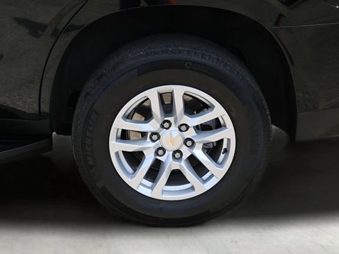 Used 2024 Chevrolet Tahoe LT w/ Luxury Package RWD image 9