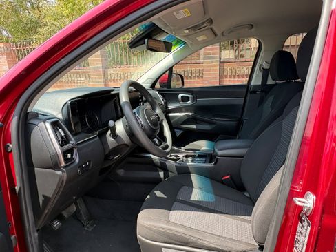 Used 2023 Kia Sorento LX FWD image 6