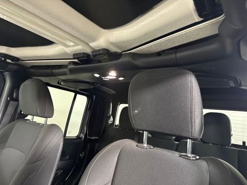 Used 2022 Jeep Gladiator Sport image 12