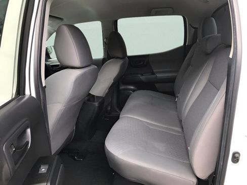 Certified 2022 Toyota Tacoma SR AWD/4WD image 9