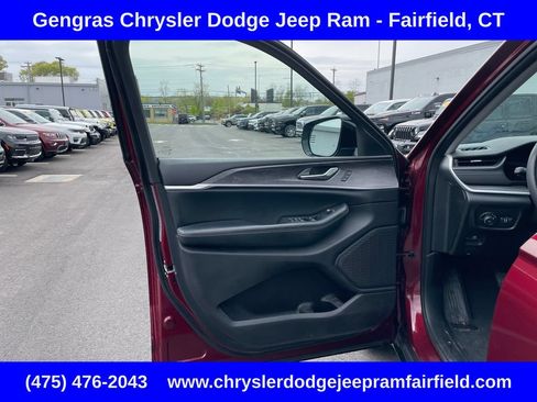 Certified 2023 Jeep Grand Cherokee Limited w/ Luxury Tech Group II AWD/4WD image 37