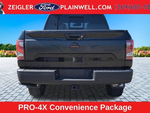 Used 2021 Nissan Titan PRO-4X w/ Pro-4x Convenience Package AWD/4WD image 4