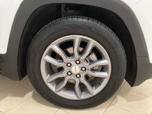 Used 2024 GMC Terrain SLT image 28