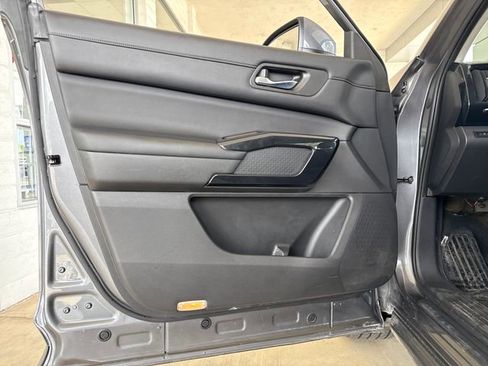 Used 2022 Nissan Pathfinder SV w/ Cargo Package FWD image 10