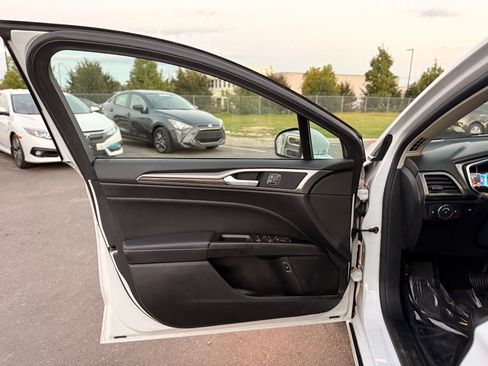 Used 2018 Ford Fusion SE w/ Equipment Group 602A image 9