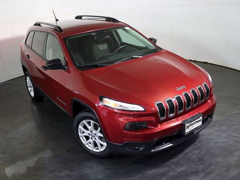 Used 2017 Jeep Cherokee Sport image 7