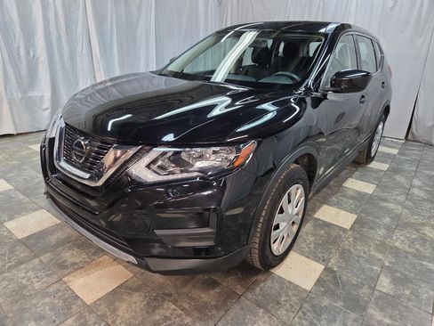 Used 2018 Nissan Rogue S image 2