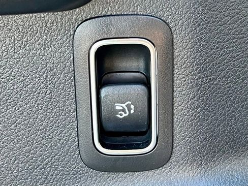 Certified 2025 Mercedes-Benz GLB 250 4MATIC image 40