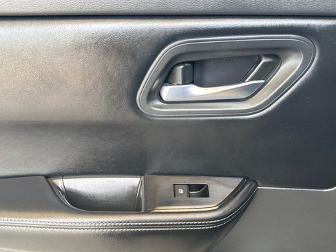Used 2025 Nissan Rogue SV FWD image 6