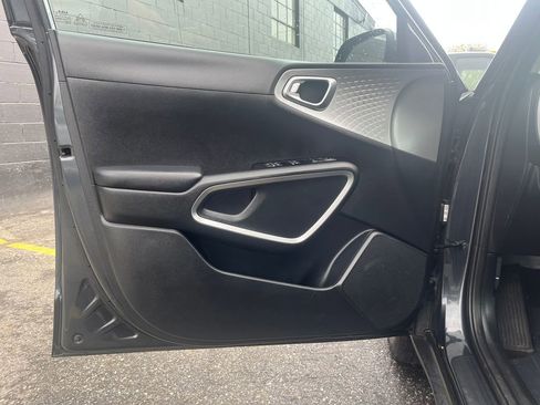 Used 2025 Kia Soul LX w/ LX Technology Package FWD image 20