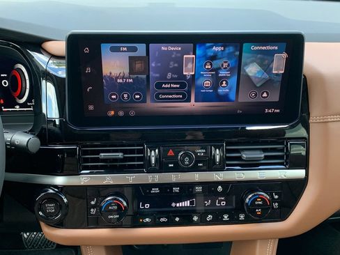 New 2026 Nissan Pathfinder Platinum FWD image 12