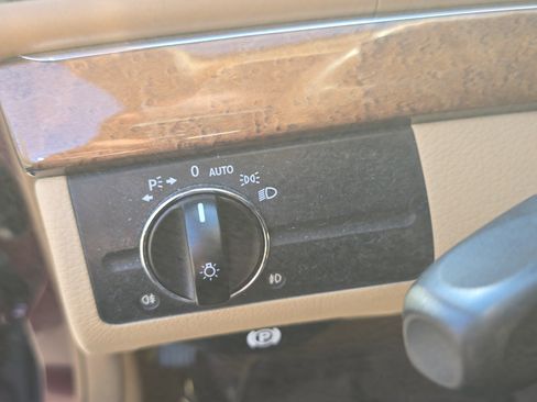 Used 2008 Mercedes-Benz E 350 Sedan image 25