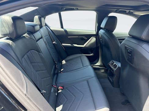 Used 2025 BMW 530i RWD image 27