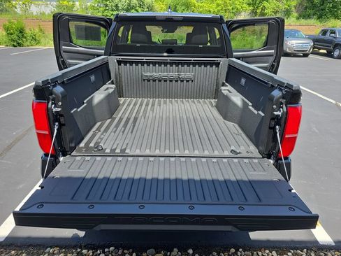 Used 2026 Toyota Tacoma SR5 AWD/4WD image 15