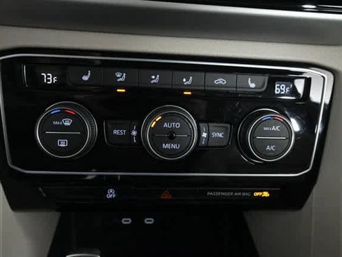 Used 2023 Volkswagen Atlas SE w/ Black Wheel Package image 26