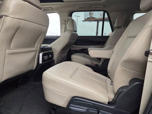 Used 2022 Ford Expedition Max XLT image 5