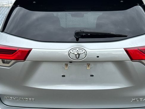Used 2019 Toyota Highlander XLE AWD/4WD image 22