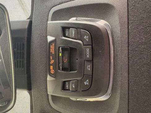 Used 2025 Toyota Corolla SE w/ SE Premium Package FWD image 28