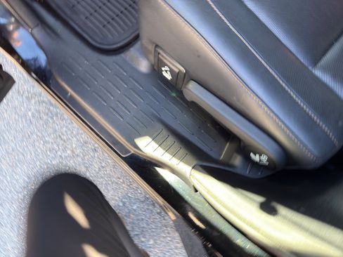 Used 2015 Toyota Highlander Limited image 25