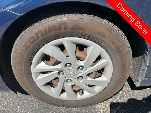 Used 2019 Hyundai Elantra SE FWD image 10