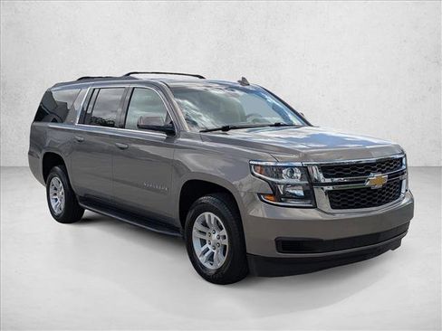 Used 2019 Chevrolet Suburban LT image 3