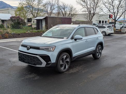 New 2026 Volkswagen Taos SE image 10