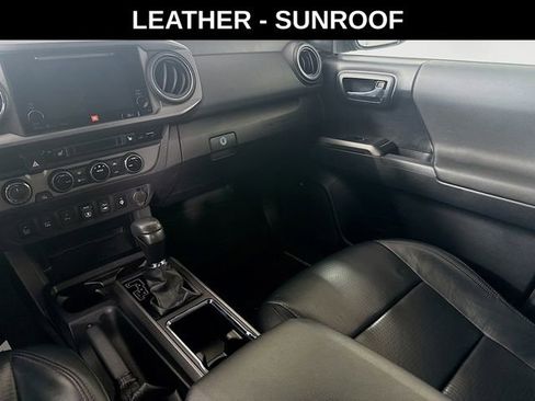 Used 2018 Toyota Tacoma TRD Sport AWD/4WD image 26
