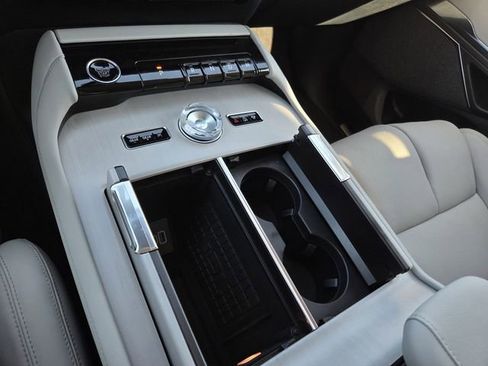 New 2026 Lincoln Navigator Reserve AWD/4WD image 12