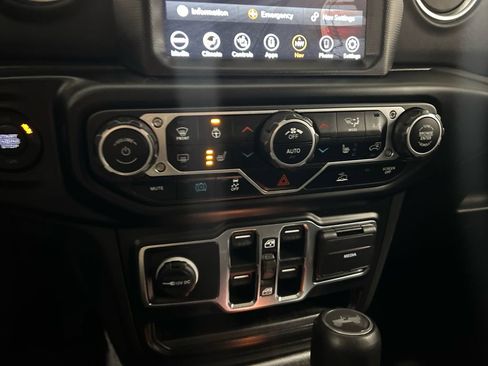 Used 2023 Jeep Wrangler Unlimited Sahara w/ Cold Weather Group image 25